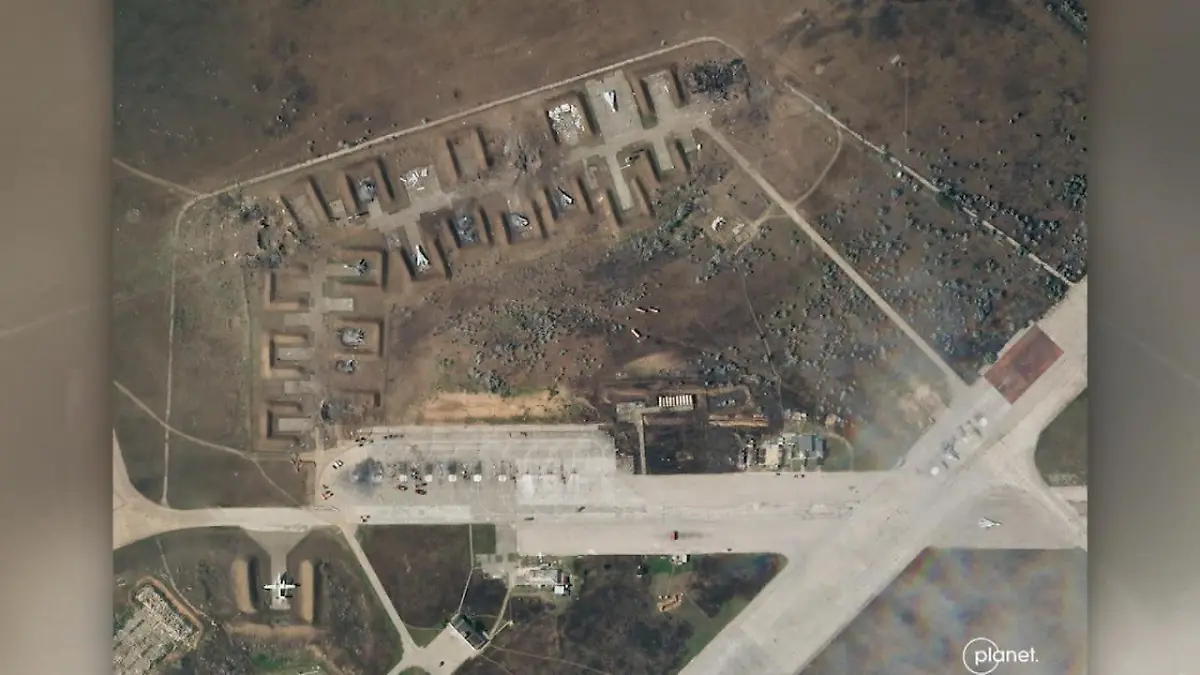 Satellitenbilder beweisen Zerstörung auf Krim-Stützpunkt Russlands Behauptung widerlegt