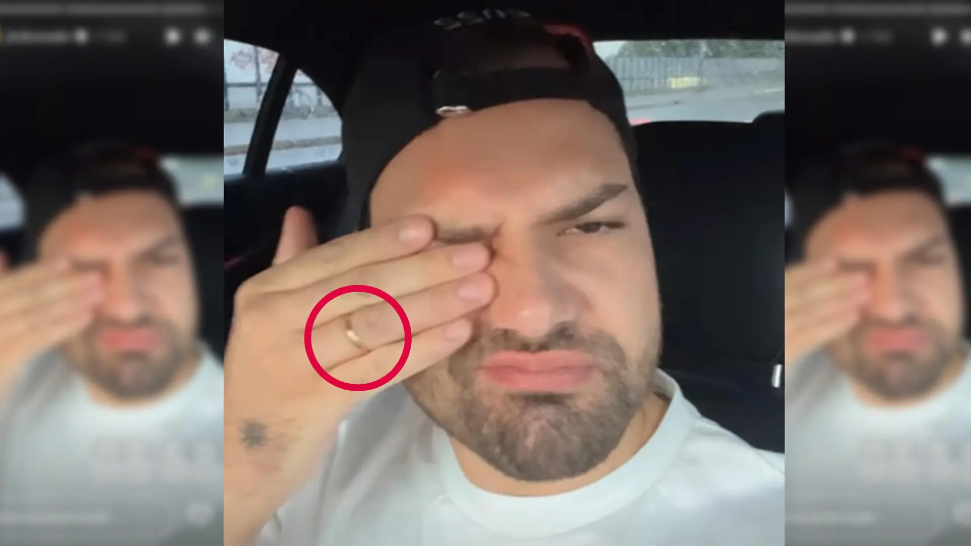 An Jimi Blues Ringfinger blitzt plötzlich ein goldener Ring