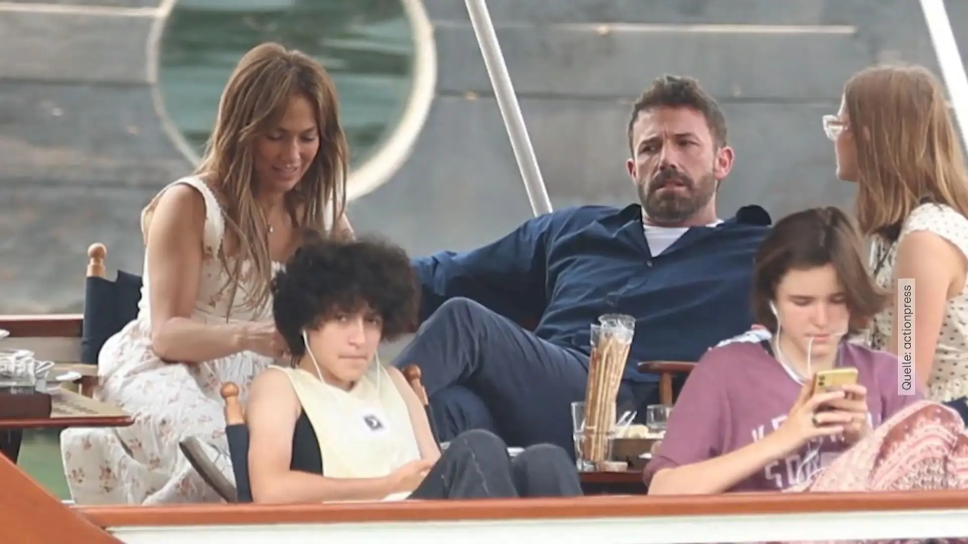 Ben Affleck pennt in den Flitterwochen ein Bei Bootstour in Paris
