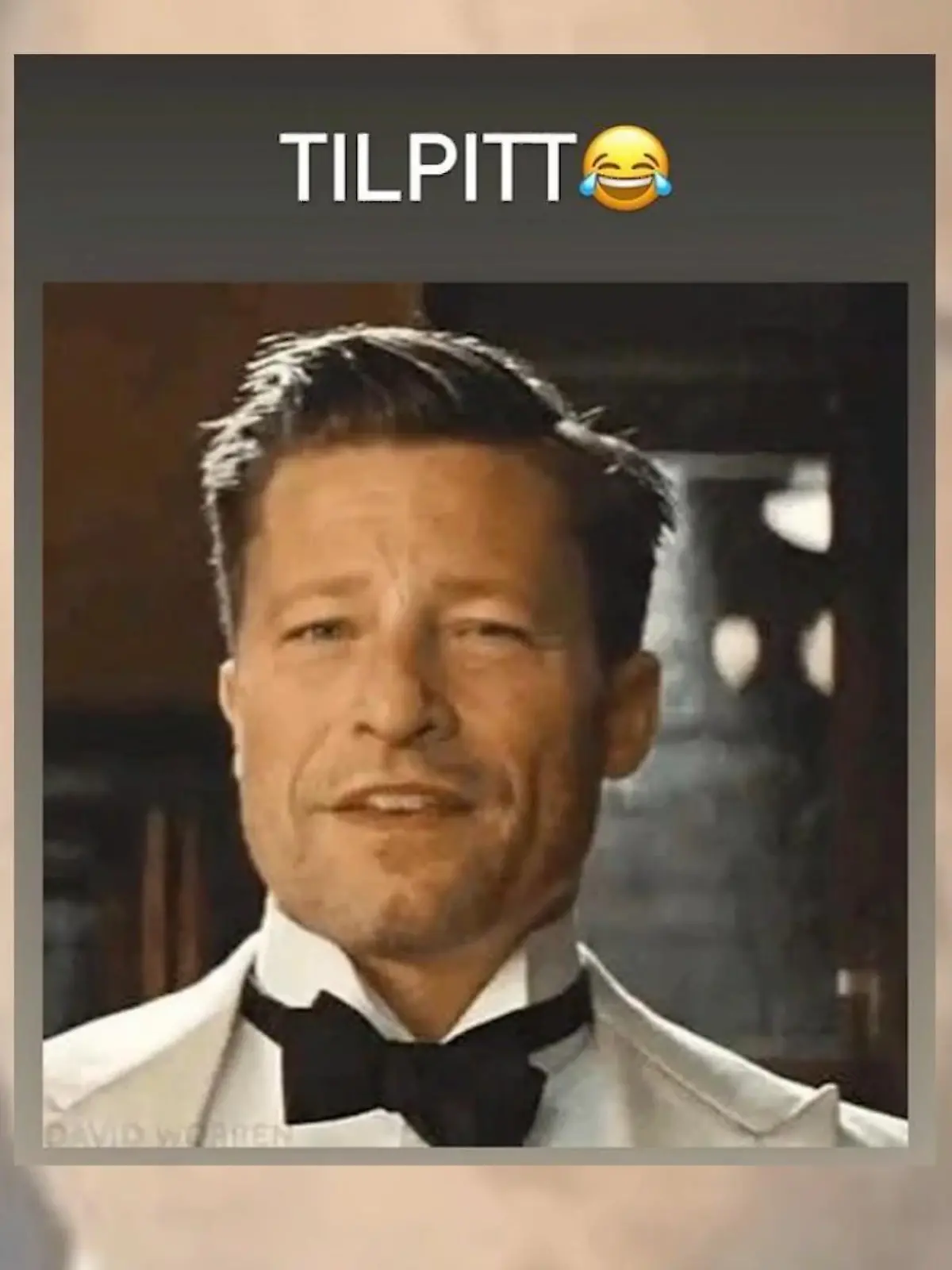 Bild zu: "Til Schweiger postest sich im Brad Pitt Style"