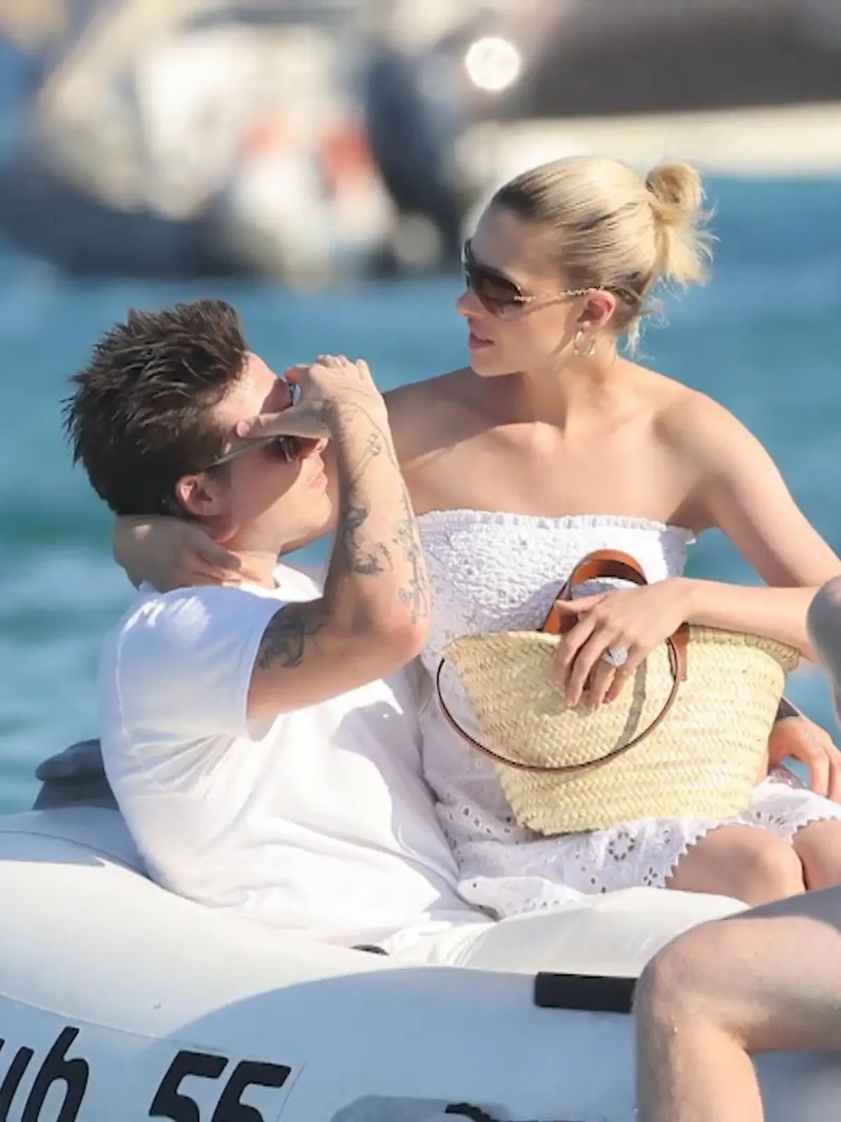 Bild zu: "Brooklyn Beckham und Nicola Peltz turteln im Urlaub"