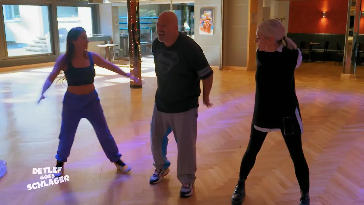 Detlef muss tanzen Im Tanzstudio