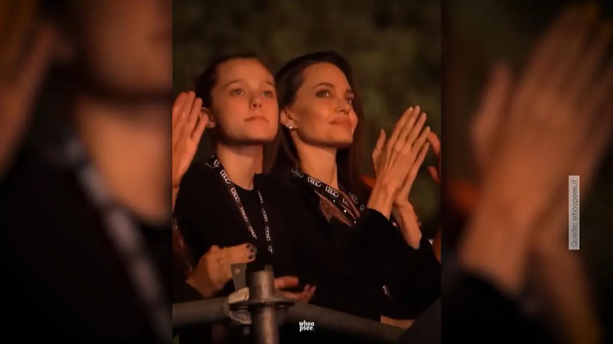 Angelina Jolie und Tochter Shiloh bei Måneskin-Konzert Rock on!
