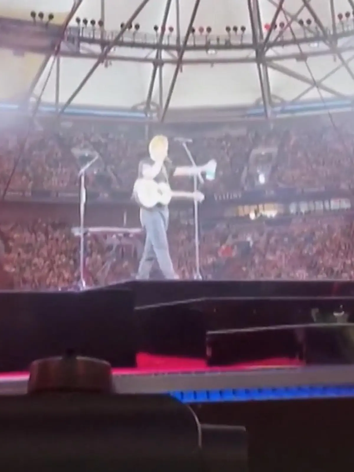 Bild zu: "Superstar Ed Sheeran begeistert Gelsenkirchen"