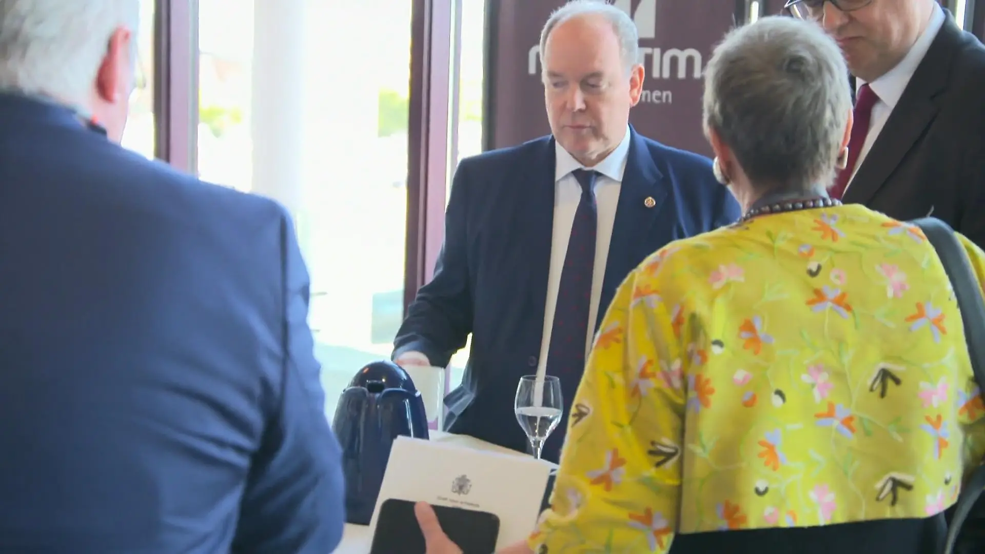 Fürst Albert von Monaco ist genervt! Royaler Besuch in Bremen