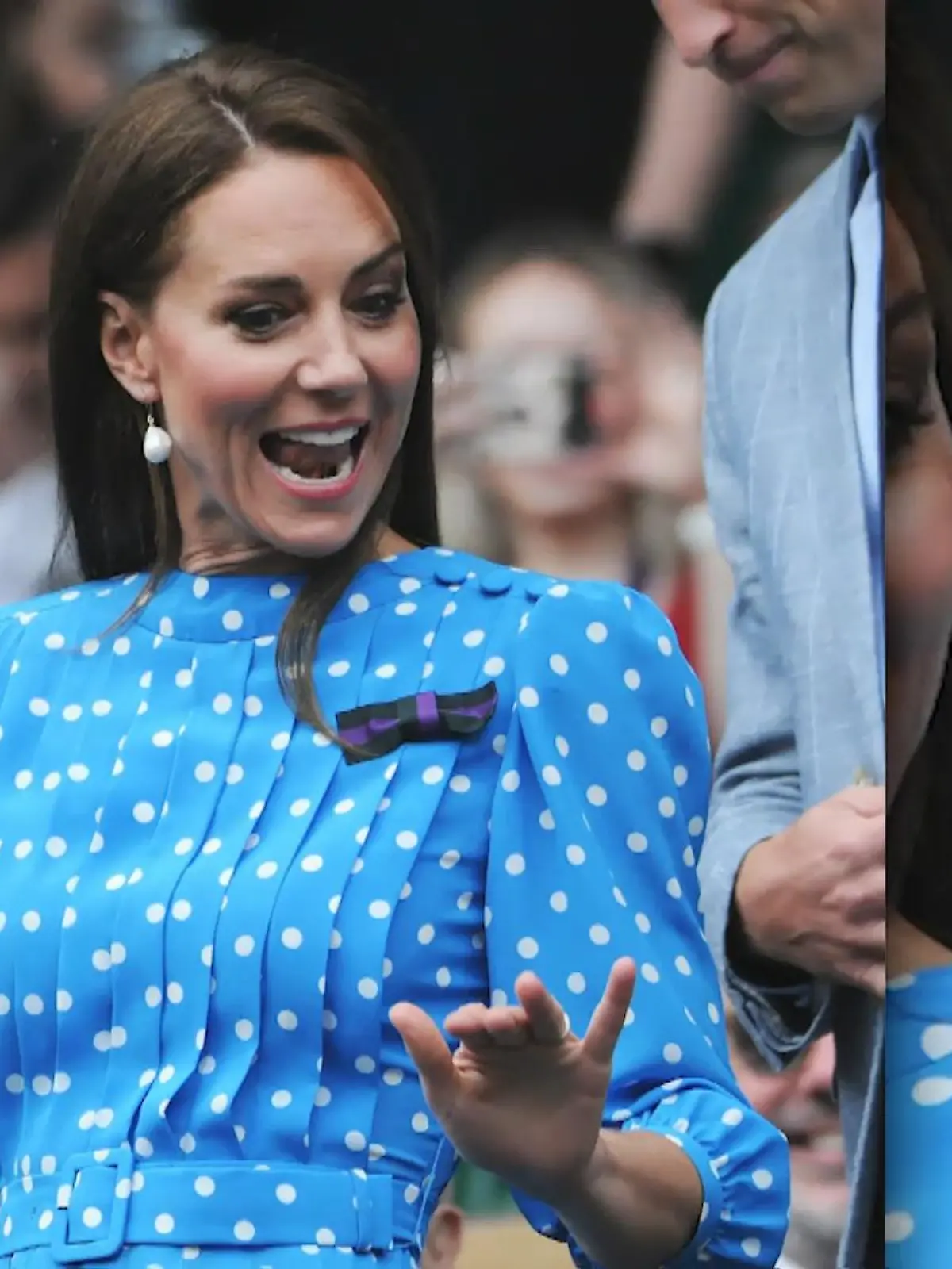 Bild zu: "Herzogin Kate wirft ihrer Mama Kusshand zu"