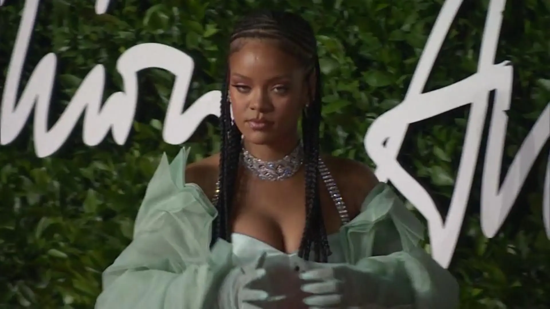 Rihanna nach Geburt ihres Sohnes abgetaucht Wo steckt die Sängerin?