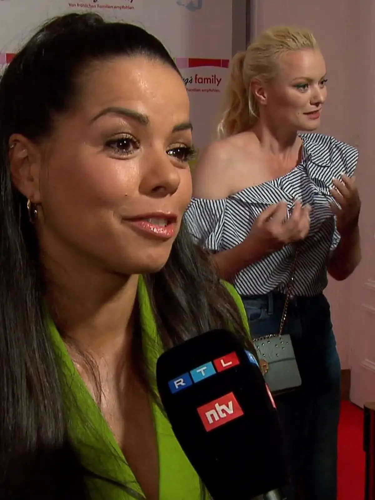 Bild zu: "Fernanda Brandão zurück auf dem roten Teppich"
