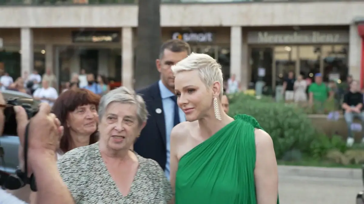 Fürstin Charlène strahlt auf dem roten Teppich Wie ausgewechselt!