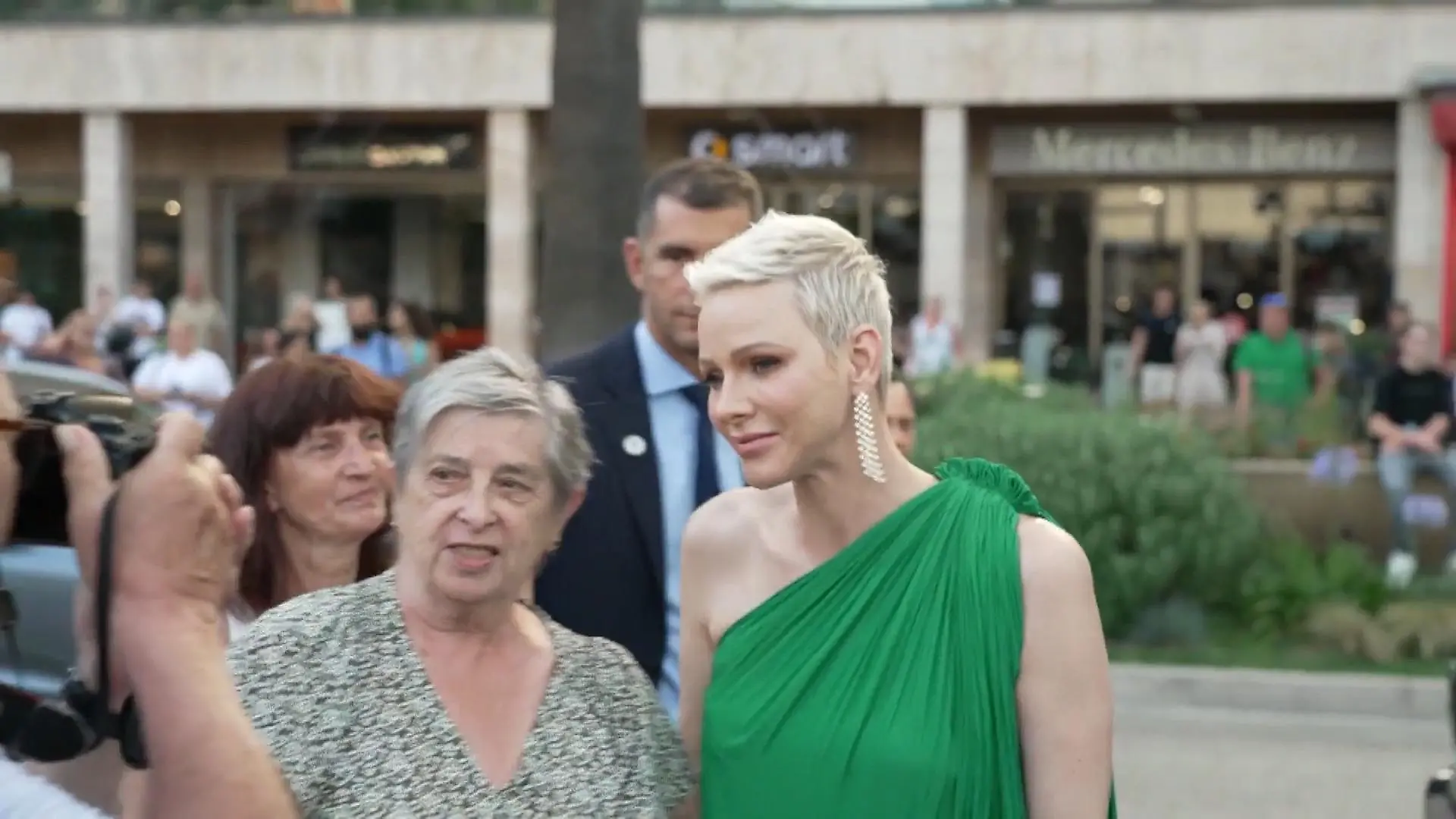Fürstin Charlène strahlt auf dem roten Teppich Wie ausgewechselt!