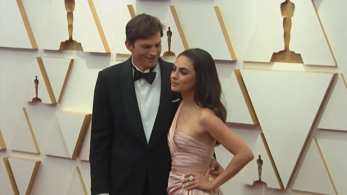 Ashton Kutcher macht Mila eine Liebeserklärung Beim Besuch in Hamburg
