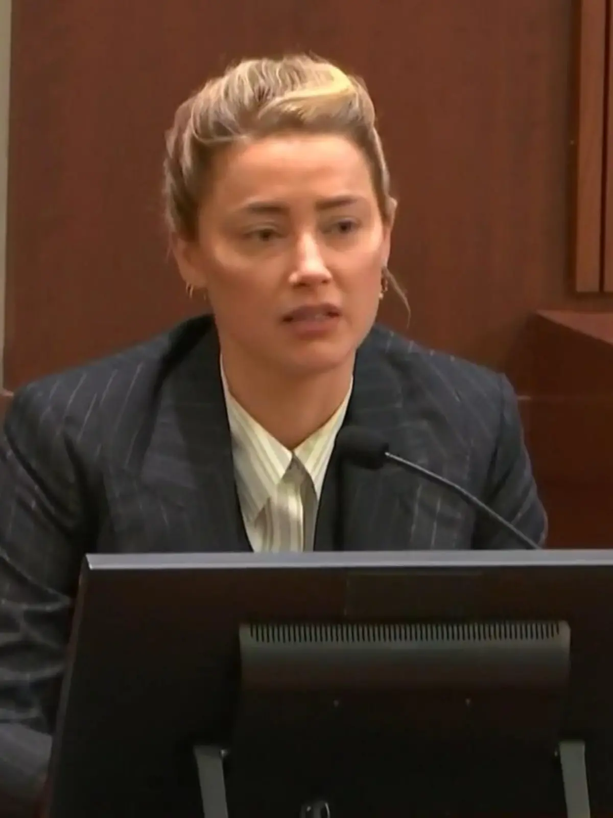 Bild zu: "Amber Heard hat Johnny Depp geschlagen"