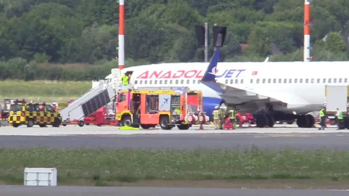 Eine Maschine der Airline Anadolu-Jet musste heute kurz nach dem Start in Hamburg wieder zum Flughafen zurückkehren und notlanden