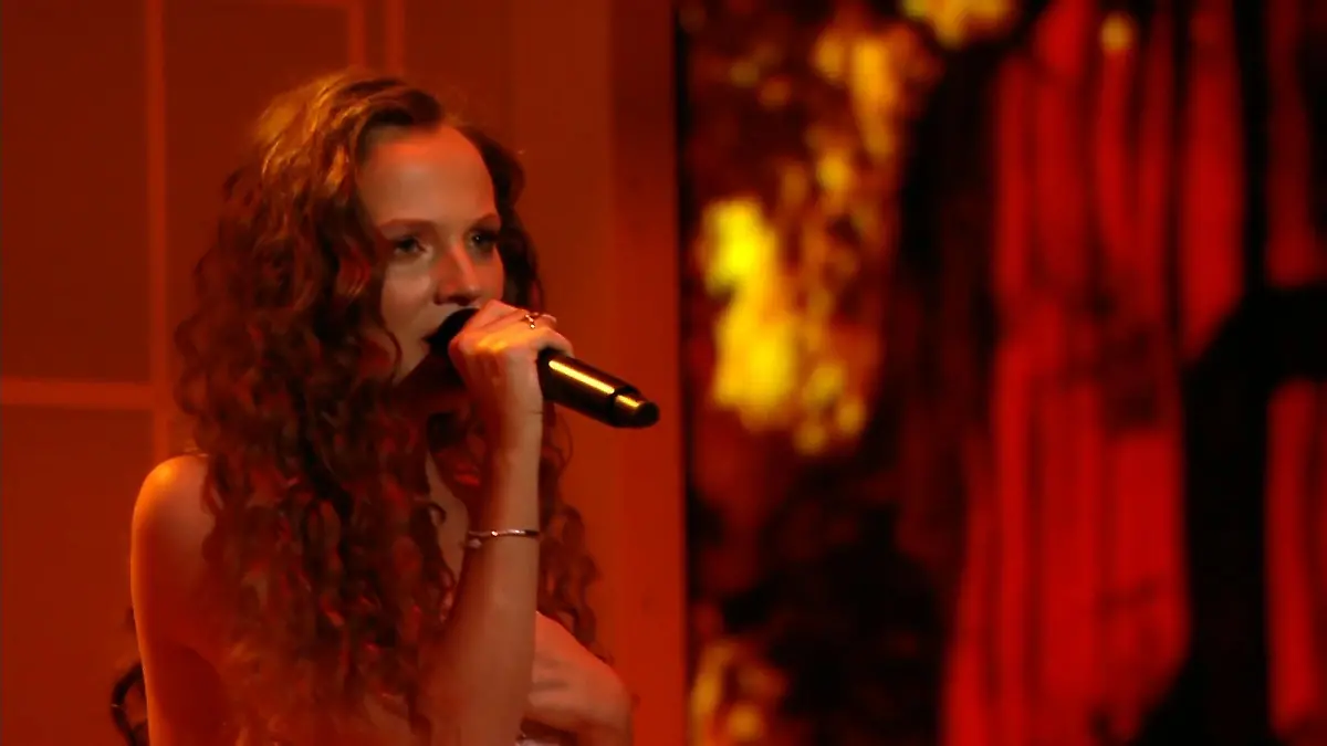 Wahnsinns-Acapella! Amber zeigt ihre starke Stimme DSDS-Finale 2022