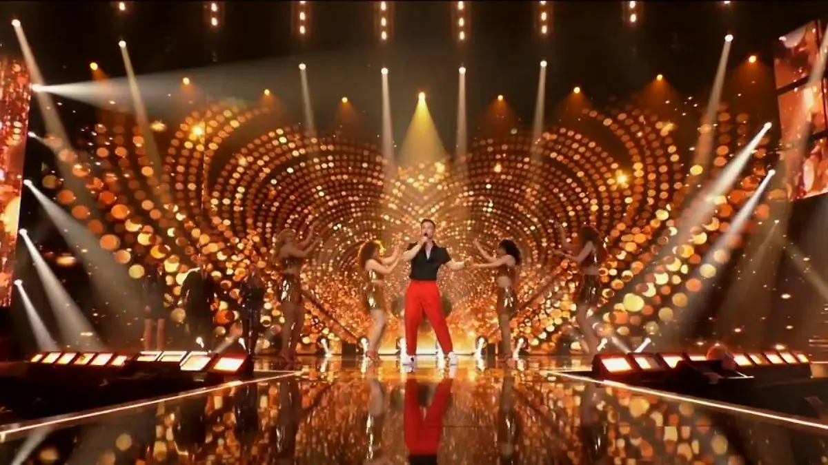 Gianni eröffnet den Abend mit seinem Staffelhighlight DSDS-Finale 2022