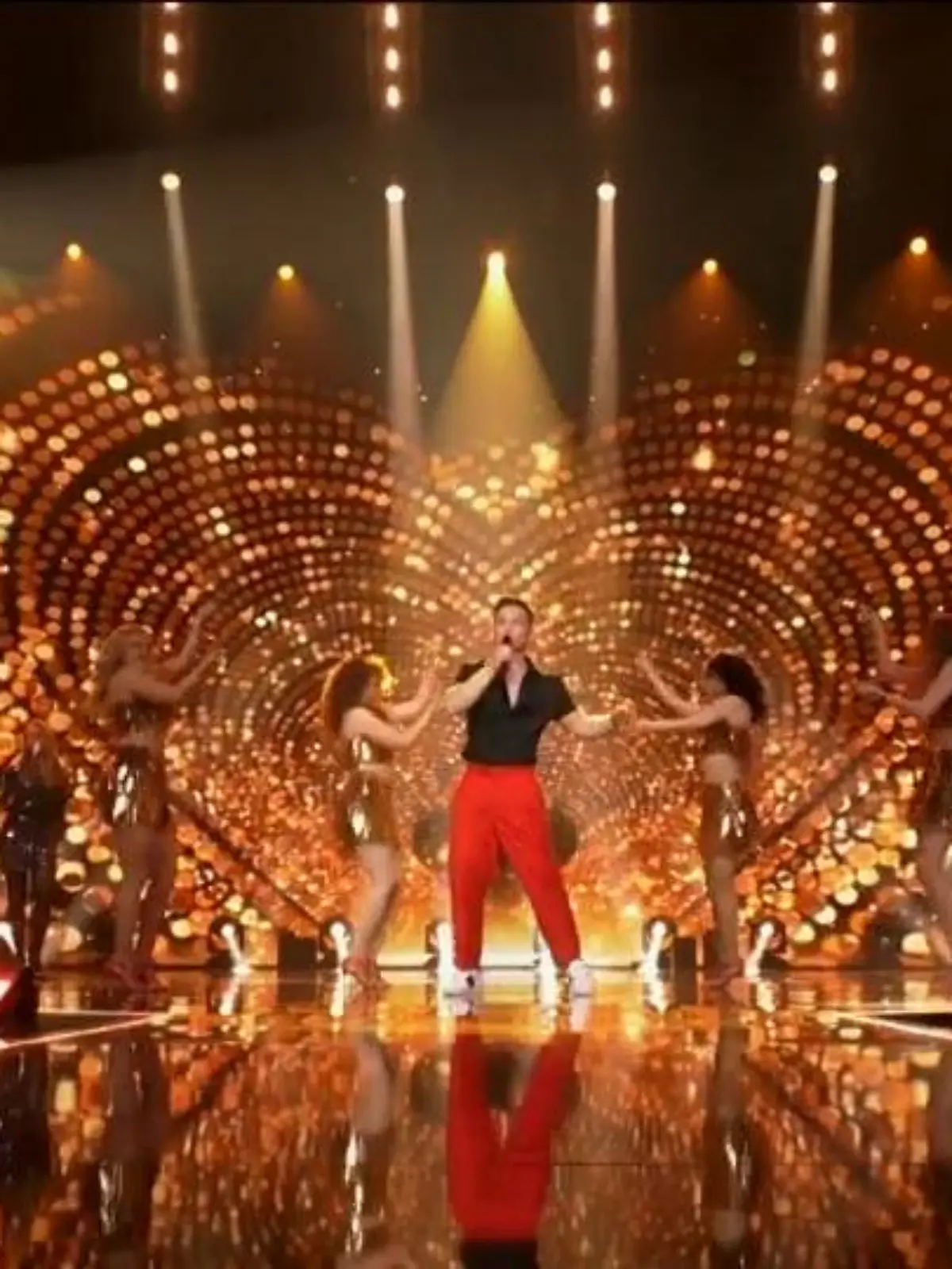 Bild zu: "Gianni eröffnet den Abend mit seinem Staffelhighlight"