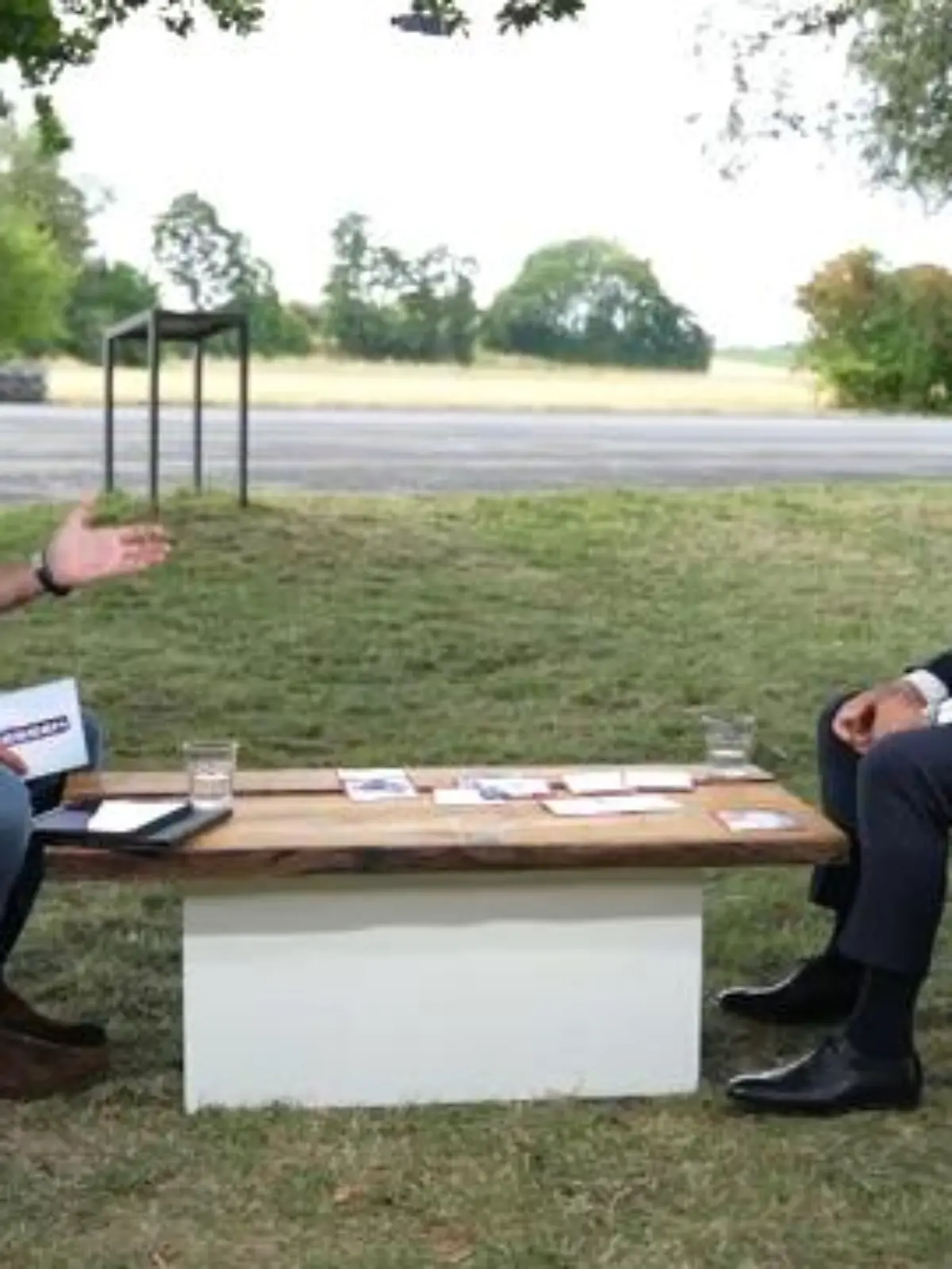 Bei den RTL Hessen-Sommerinterviews darf natürlich einer nicht fehlen: der Ministerpräsident. Und diesen Posten besetzt seit diesem Jahr ein neues Gesicht: Boris Rhein (CDU). Unser Reporter Tobias Radloff hat ihn am alten Flugplatz Bonames in Frankfurt getroffen und ihn unter anderem gefragt, wie und ob er sich denn von seinem Vorgänger Volker Bouffier unterscheiden möchte – im Video.