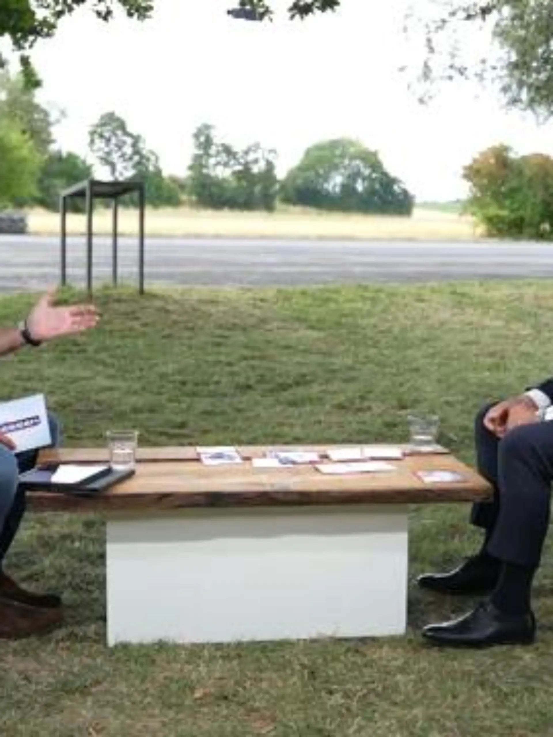 Bei den RTL Hessen-Sommerinterviews darf natürlich einer nicht fehlen: der Ministerpräsident. Und diesen Posten besetzt seit diesem Jahr ein neues Gesicht: Boris Rhein (CDU). Unser Reporter Tobias Radloff hat ihn am alten Flugplatz Bonames in Frankfurt getroffen und ihn unter anderem gefragt, wie und ob er sich denn von seinem Vorgänger Volker Bouffier unterscheiden möchte – im Video.