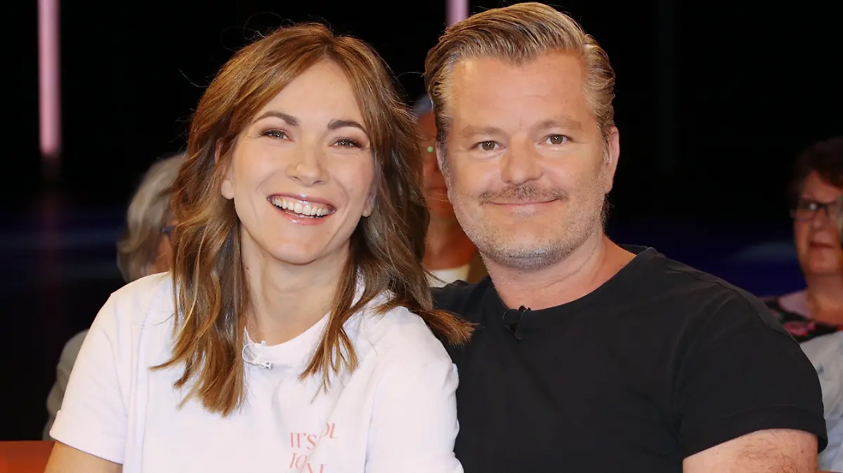 Shari Dietz und André Dietz in Hamburg am 22.07.2022 bei der Aufzeichnung der NDR-Talkshow .
Sendung TV Halbfigur Halbkoerper Querformat Kamerablick
Das Bild wurde elektronisch bearbeitet.
Bankverbindung: Hamburger Sparkasse
IBAN: DE55200505501282122926
BIC: HASPDEHHXXX. / 220722