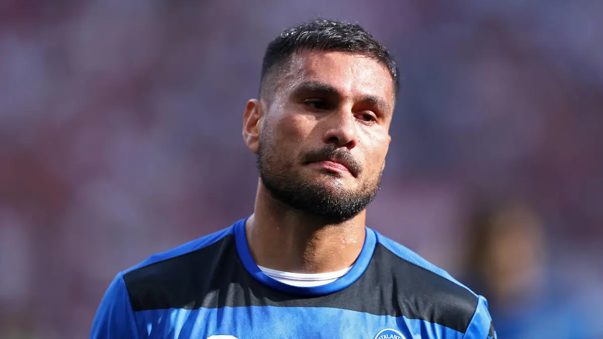 Ac Milan - Atalanta Bc Jose Luis Palomino of Atalanta Bc during warm up before the Serie A match between Ac Milan and Atalanta Bc at Stadio Giuseppe Meazza on May,15 2022 in Milan, Italy. Milano Stadio Giuseppe Meazza Italy Copyright: xMarcoxCanonierox