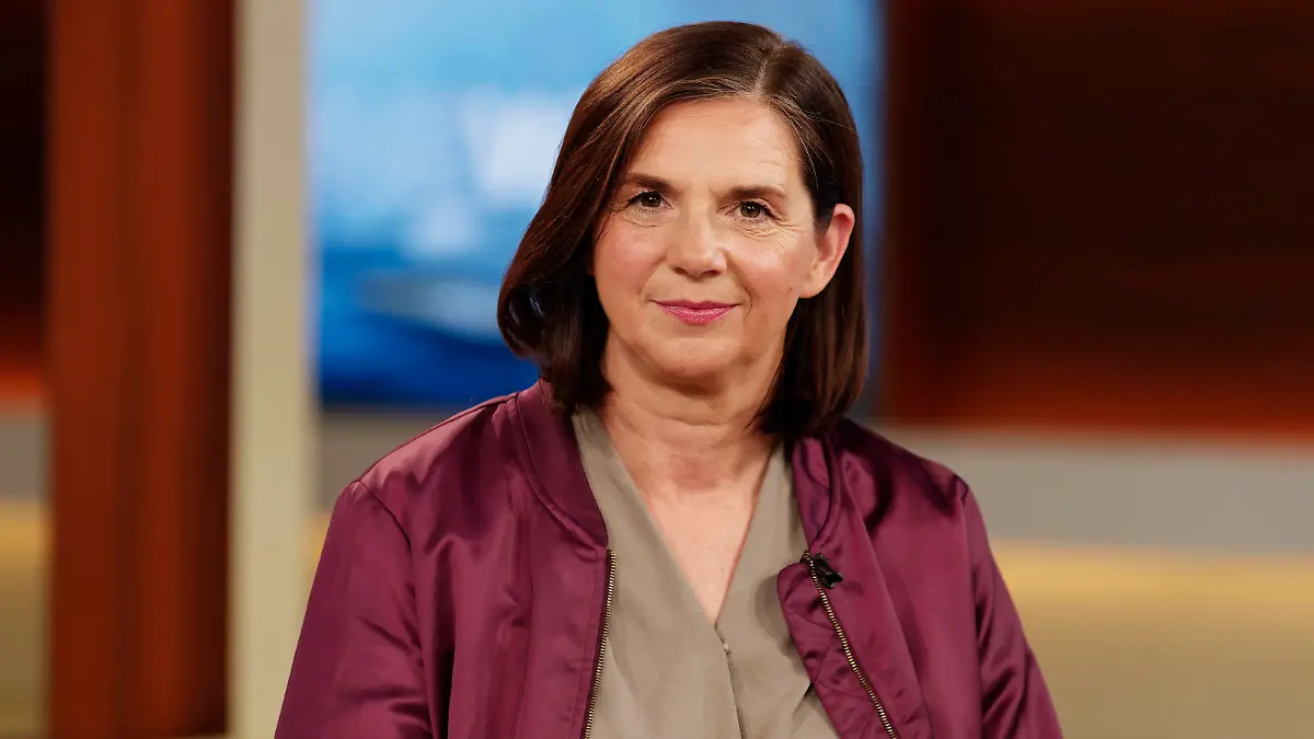  Katrin Göring-Eckardt bei Anne Will 2022-07-24, Deutschland, Berlin. Katrin Göring-Eckardt Bündnis 90/Die Grünen, Bundestagsvizepräsidentin, zu Gast bei Anne Will im Ersten. Thema der ARD-Politik-Talkrunde: Weiter abhängig von Putins Gas - Wie schafft Deutschland die Energiewende *** Katrin Göring Eckardt at Anne Will 2022 07 24, Germany, Berlin Katrin Göring Eckardt Bündnis 90 Die Grünen , Bundestagsvizepräsidentin, zu Gast bei Anne Will im Ersten Thema der ARD Politik Talkrunde Weiter abhängig von Putins Gas Wie schafft Deutschland die Energiewende