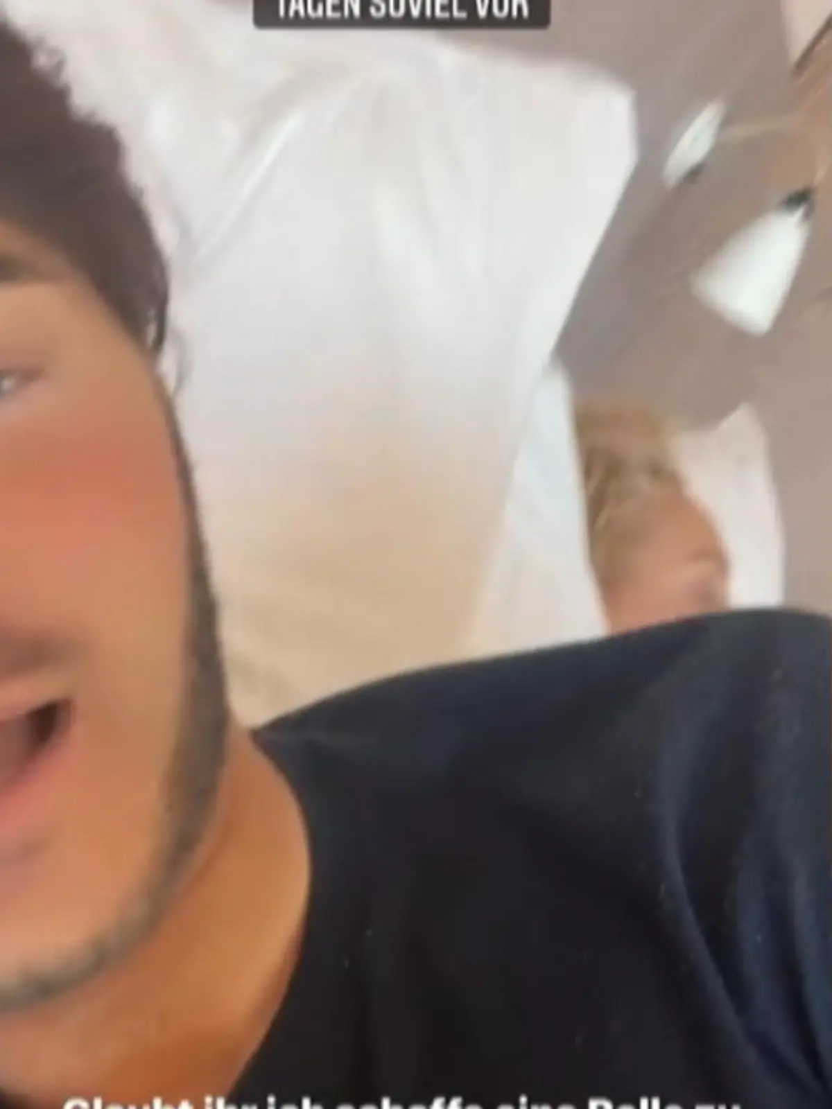 Bild zu: "Wer hier wirklich neben Sam Dylan im Bett liegt"
