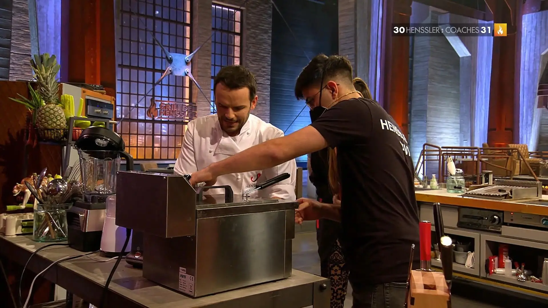 Wildes Gefuchtel bei "Grill den Henssler" Erstmal das Gerät zusammbauen!