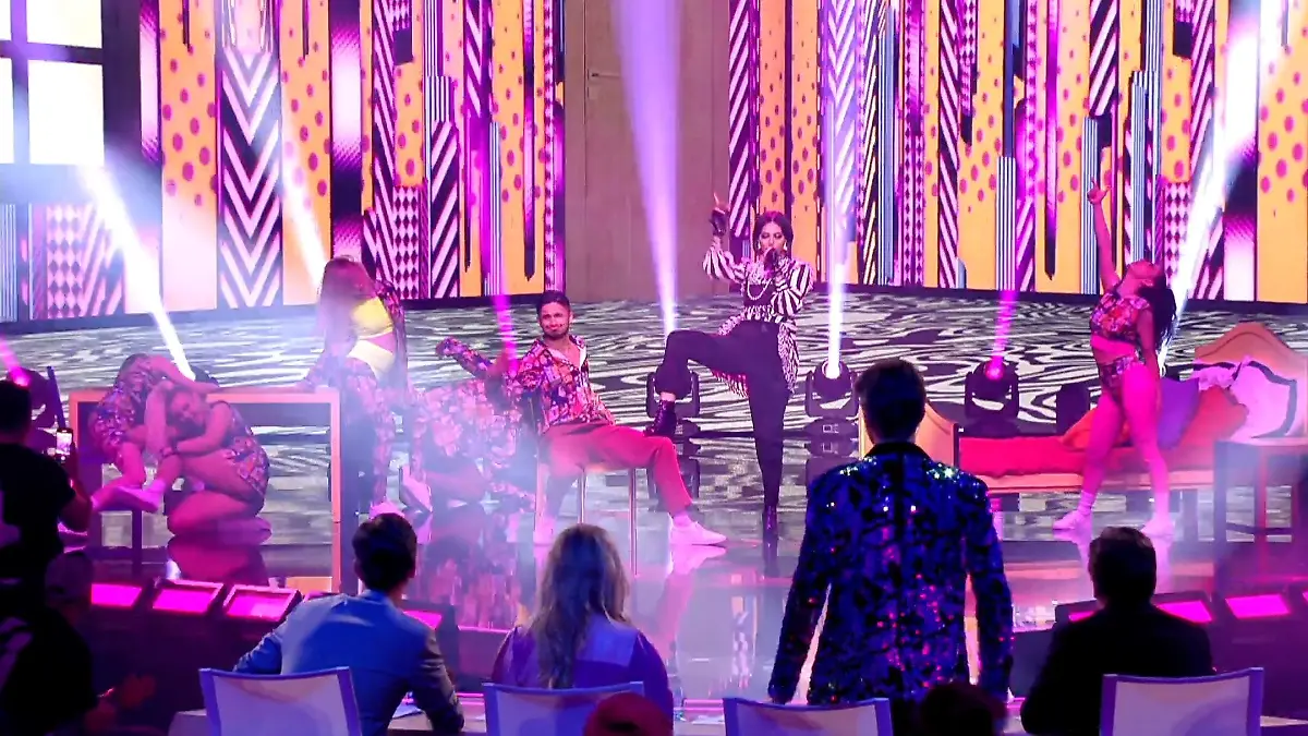 Tina fühlt den Song "Kids In America” mit jeder Körperzelle Volle Power in der DSDS-Liveshow