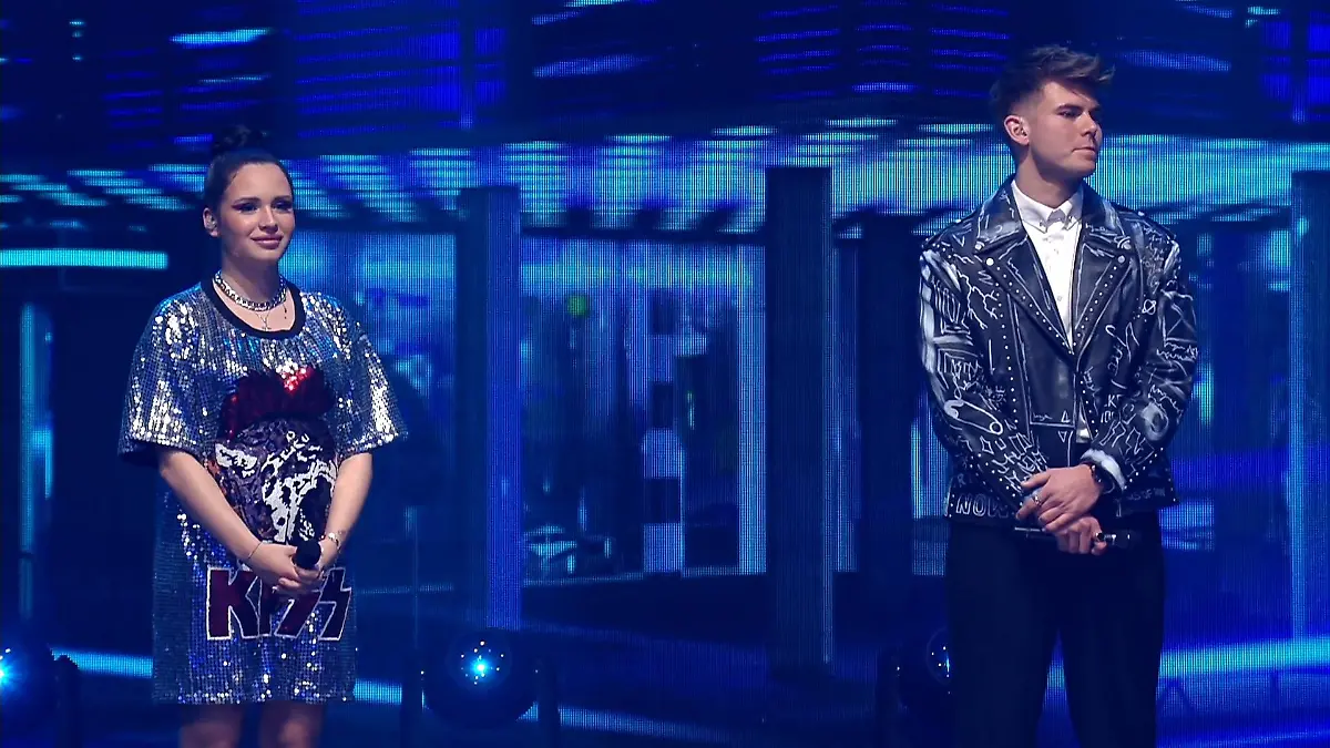 Dominik gewinnt das Sing-Off gegen Emine Entscheidung in der ersten DSDS-Liveshow
