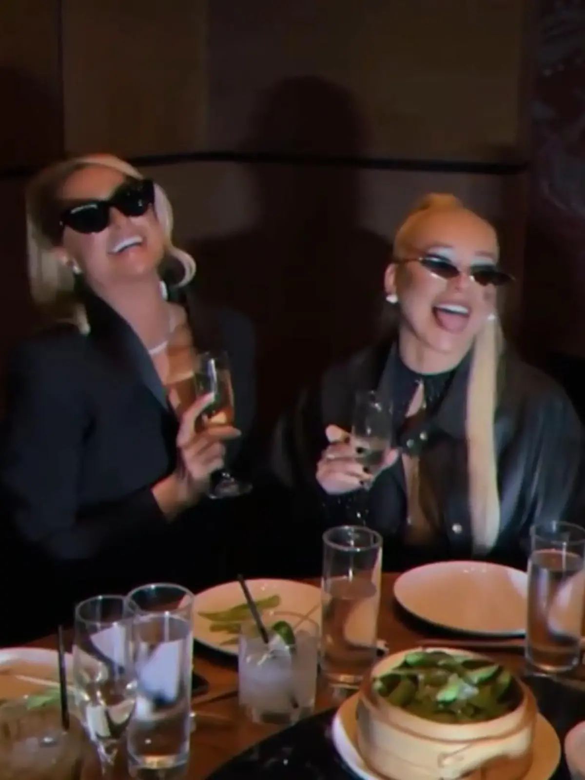 Bild zu: "Paris Hilton und Christina Aguilera feiern Party-Revival"