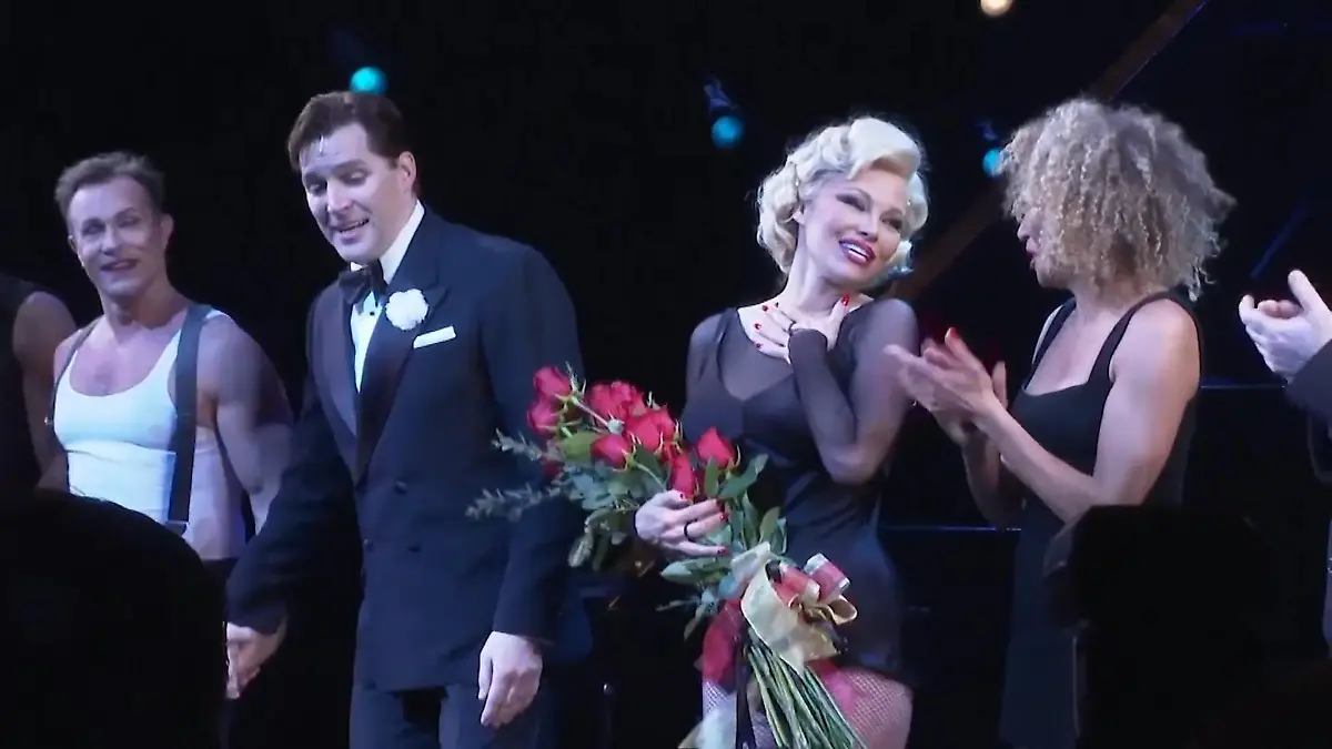 Pamela Anderson in ihrer vielleicht seriösesten Rolle Broadway-Debüt in "Chicago"