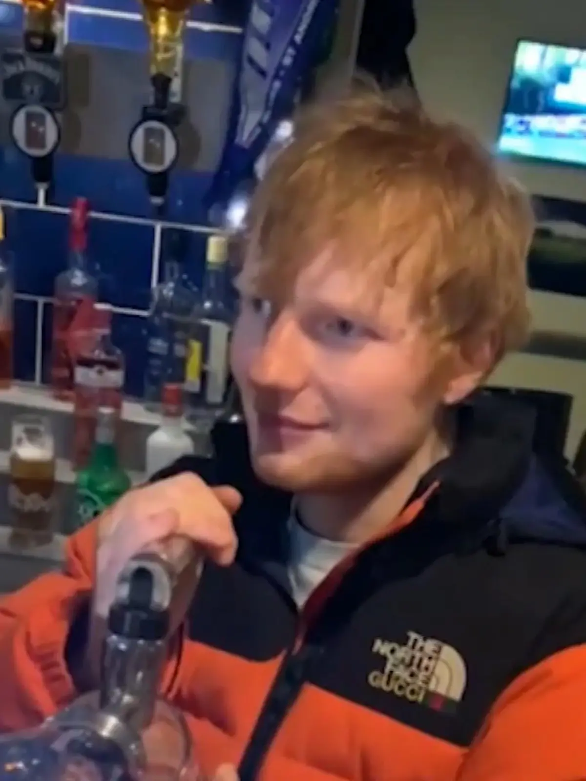 Bild zu: "Ed Sheeran feiert in der Bar von nebenan"