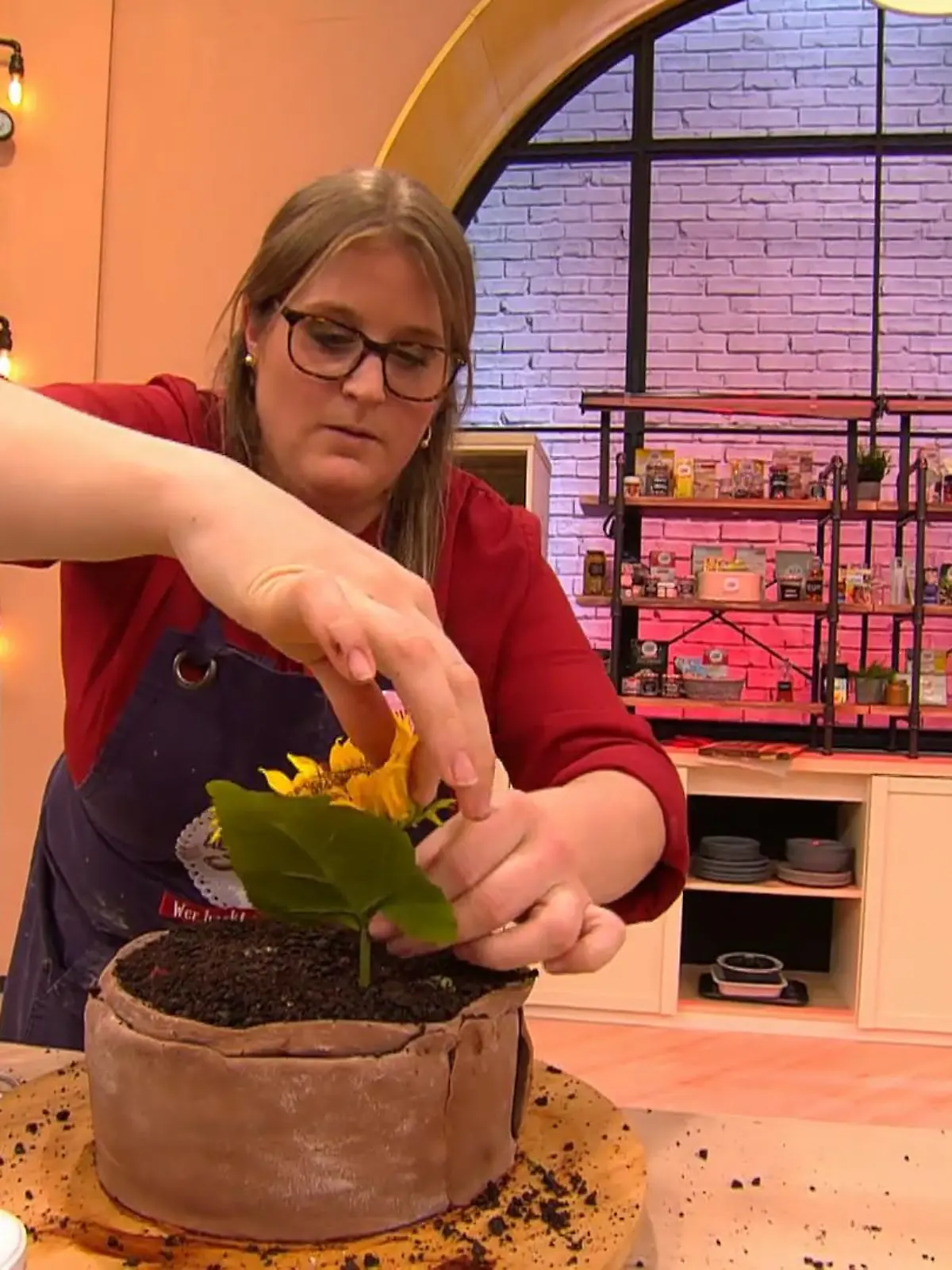 Bild zu: "Die Blumentopf-Torte: Der letzte Schliff"