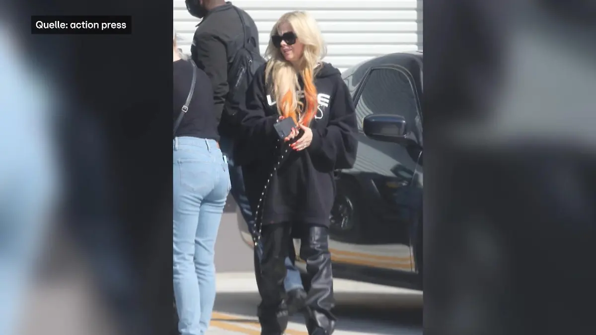 Avril Lavigne mit XXL-Klunker Ist die Sängerin etwa verlobt?
