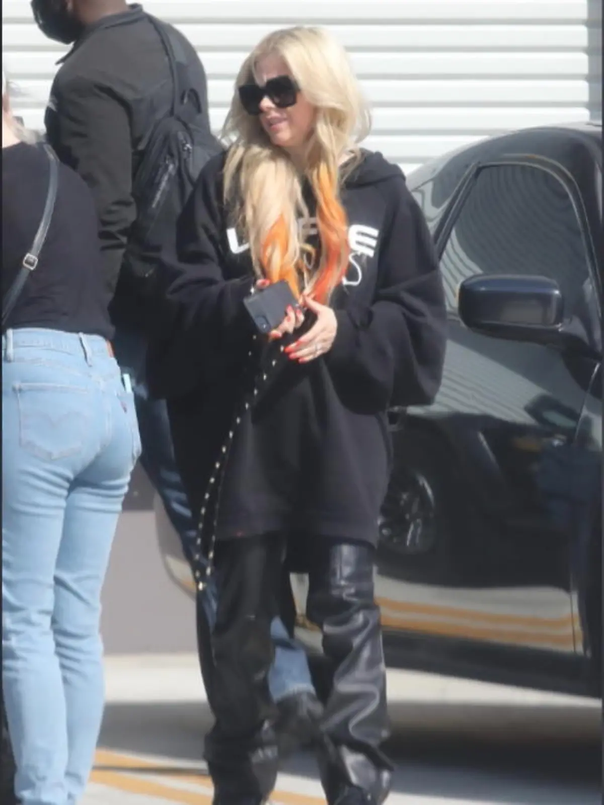 Bild zu: "Avril Lavigne mit XXL-Klunker"