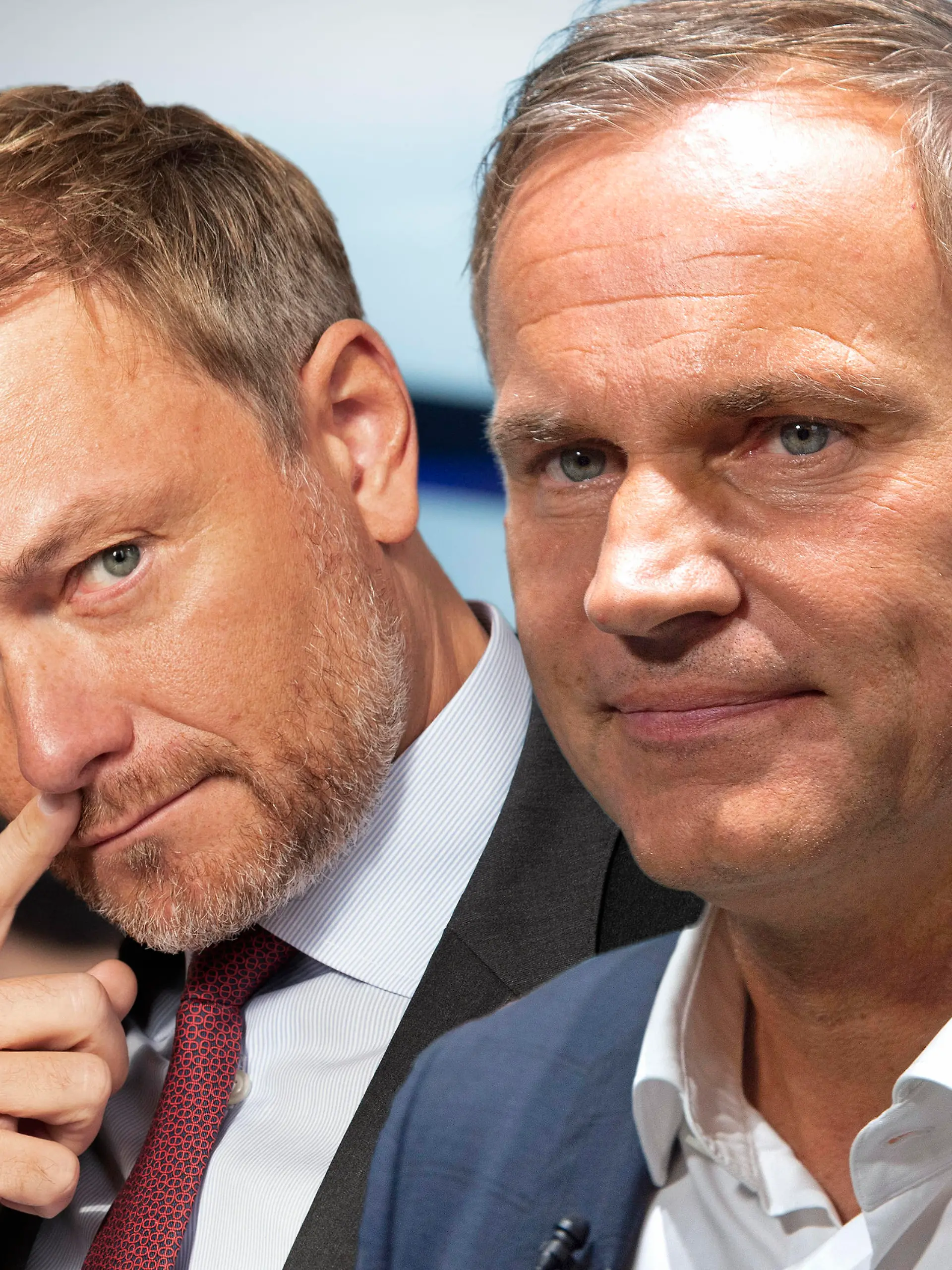 FOTOMONTAGE: Hat Porsche Einfluss auf Lindner ausgeuebt? FDP weist Vorwurf zurueck.Ein Bericht ueber Ausserungen des Porsche-Chefs Oliver BLUME ueber seinen engen Draht zu Finanzminister Christian Lindner sorgt fuer Aufsehen. Porsche zeigt sich zerknirscht. Oliver BLUME, Vorstandsvorsitzender der Porsche AG, Porsche praesentiert den neuen Taycan, einen Elektrosportwagen, Internationale Automobil- Ausstellung IAA 2019 in Frankfurt, am 10.09.2019. ?