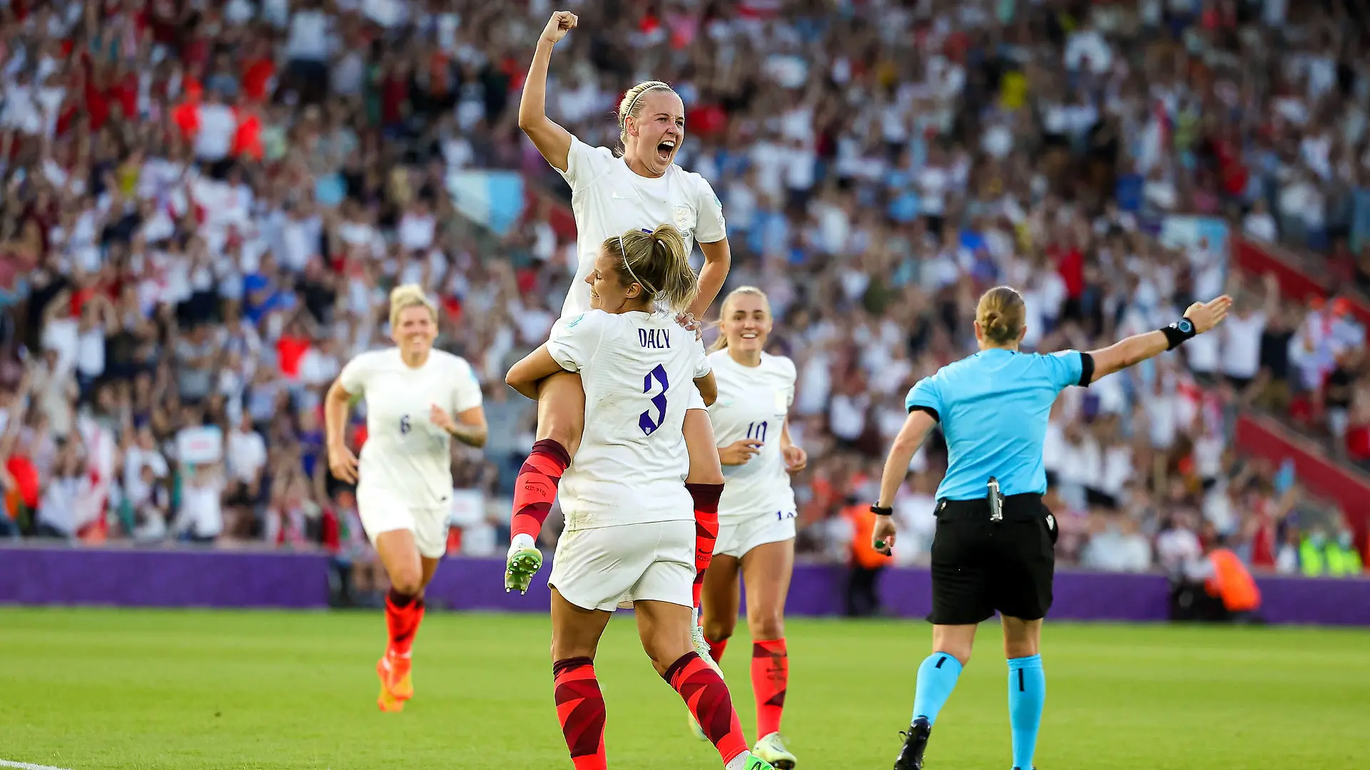  Northern Ireland v England Women UEFA WOMENS EURO 2022 15/07/2022. Group A Goal 0-2 Beth Mead of England Women scores a goal and celebrates during the UEFA WOMENS EURO 2022 match between Northern Ireland and England Women at the St Mary s Stadium, Southampton, England on 15 July 2022. Editorial use only PUBLICATIONxNOTxINxUK , Copyright: xNigelxKeenex PSI-15476-0057