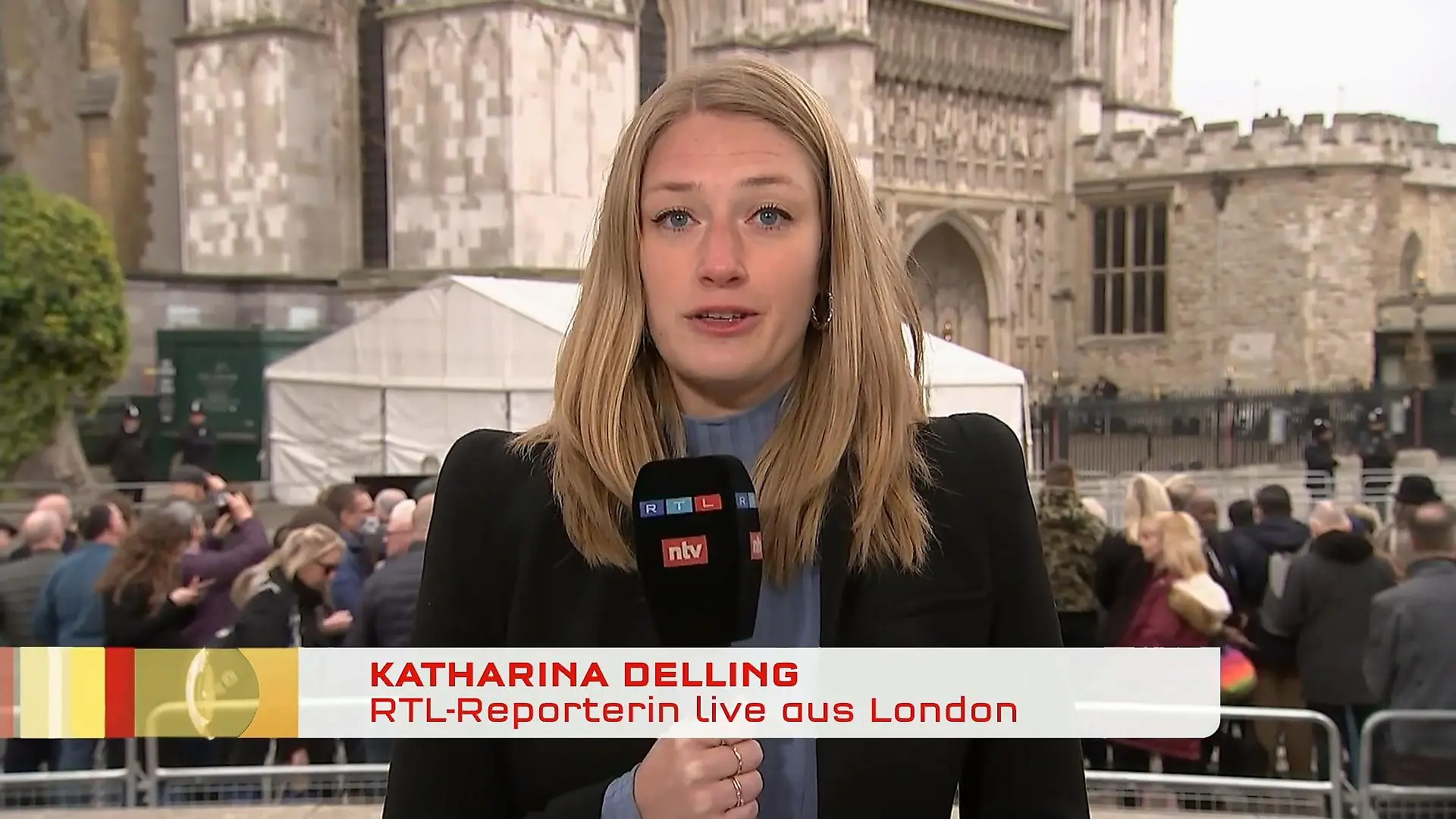 Philips Trauerfeier: Queen wird von Prinz Andrew gestützt RTL-Reporterin live vor Ort