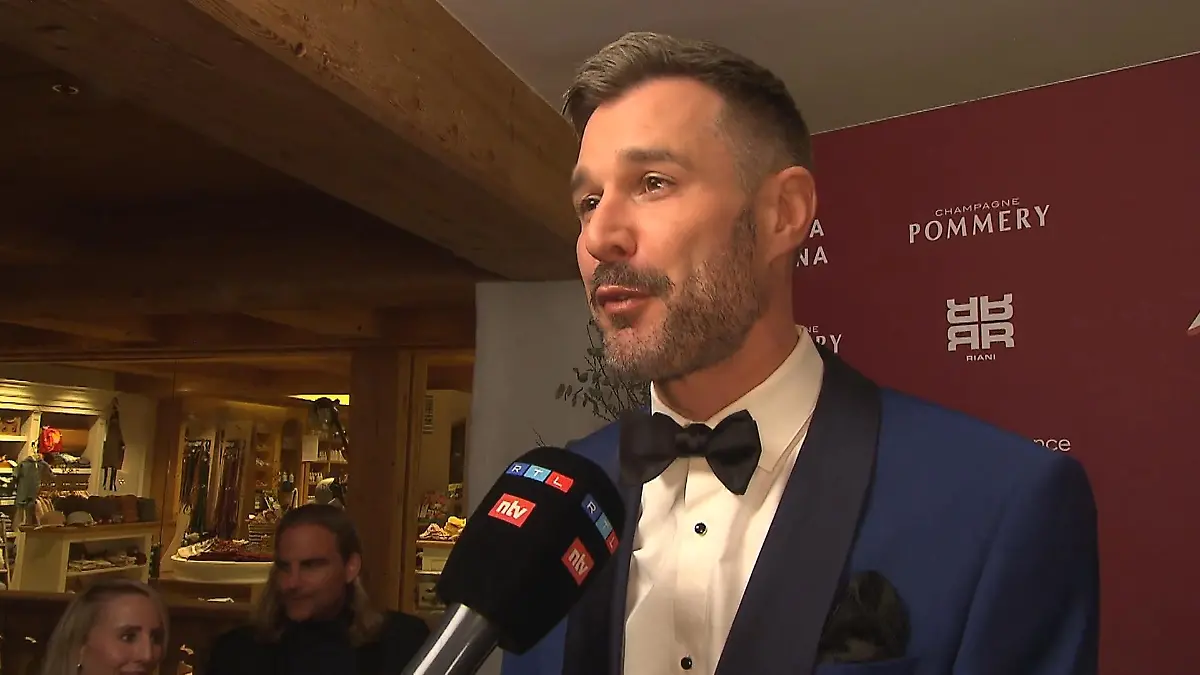 So lief die Hochzeit von Jochen Schropp wirklich ab Mit Handymusik zum Altar