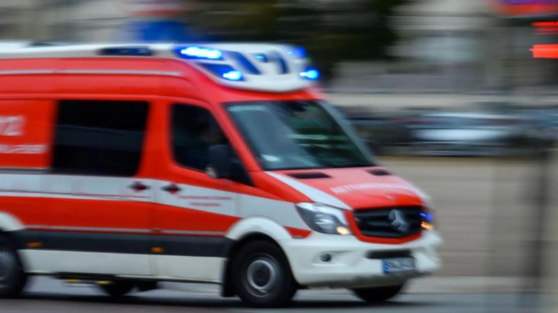 Ein Rettungsfahrzeug der Feuerwehr im Einsatz
