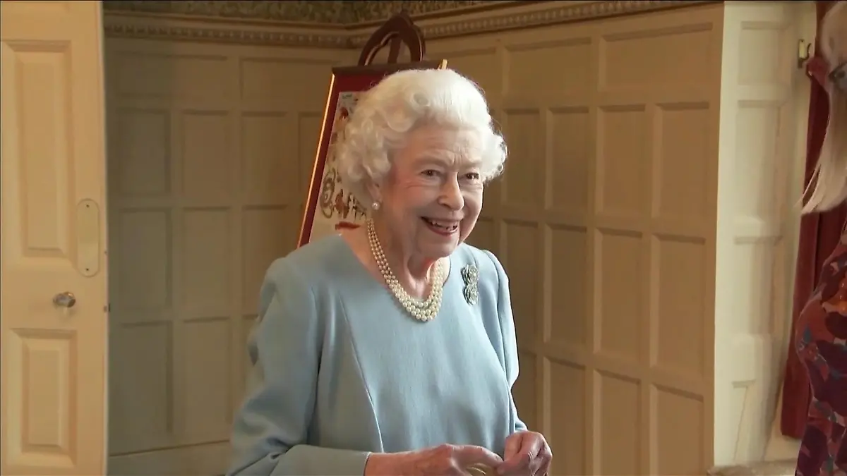 Die Queen verkauft jetzt Spülmittel Geschäftstüchtig