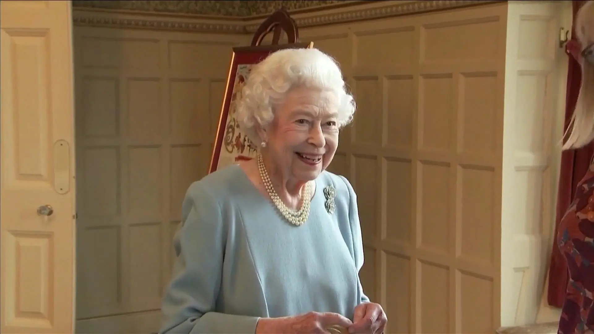 Die Queen verkauft jetzt Spülmittel Geschäftstüchtig