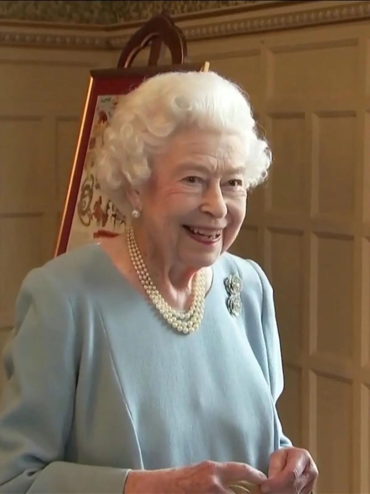 Bild zu: "Die Queen verkauft jetzt Spülmittel"