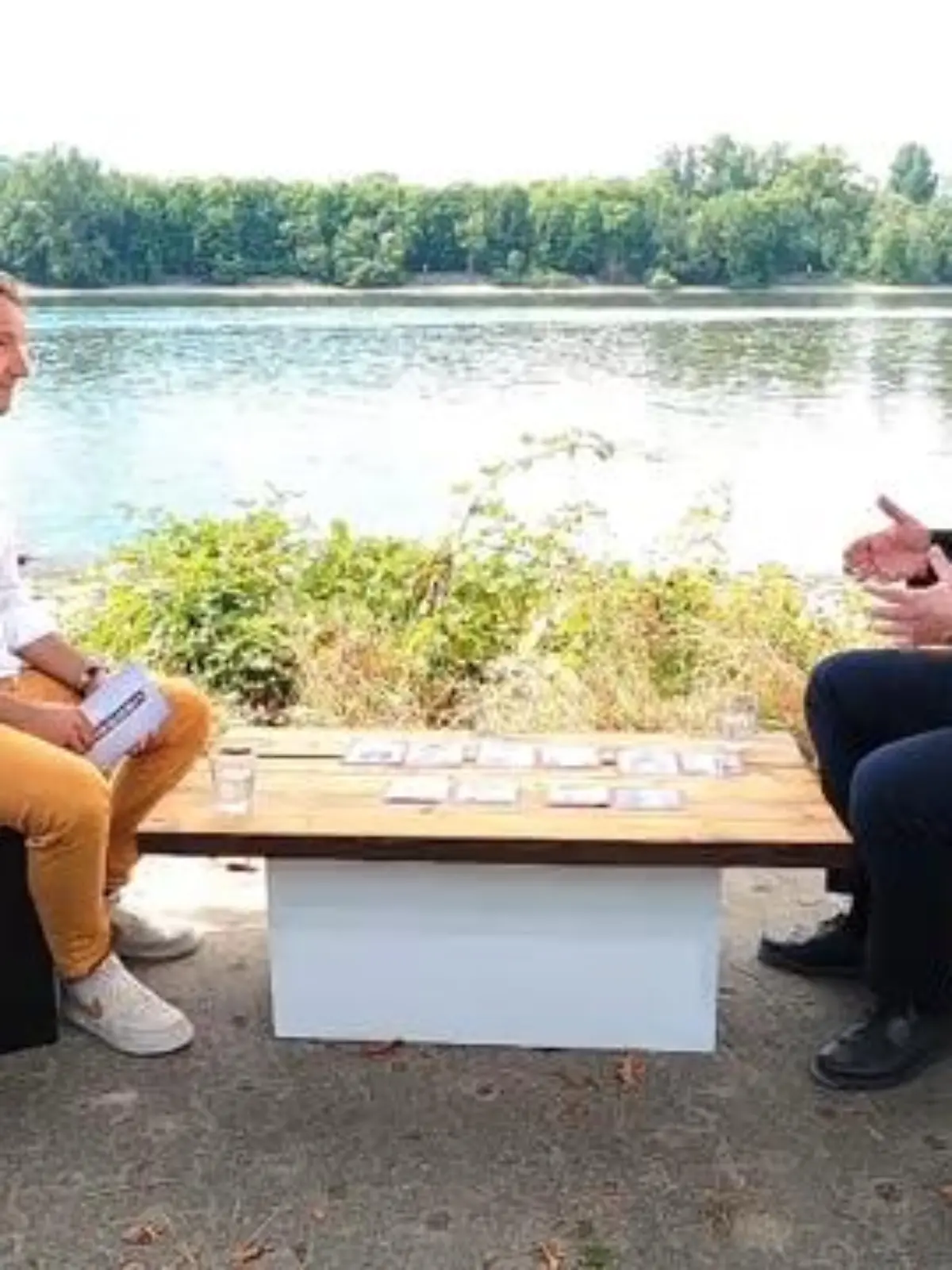 Neue Woche – neues Interview: Die RTL-Hessen-Sommerinterviews gehen mit AFD-Kandidat Robert Lambrou in die dritte Runde. Unser Reporter Tobias Radloff trifft den hessischen Fraktionsvorsitzenden zum Interview in Wiesbaden direkt am Rhein. Seine Ideen zum Thema Zuwanderung und warum er mit Boris Rhein ein Bierchen trinken gehen wollen würde, gibt es in voller Länge im Video zu sehen.