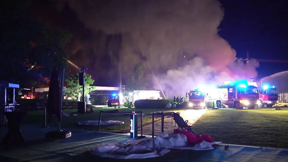 Feuerwerk bei Reifen Göggel löst vermutlich Feuer aus
