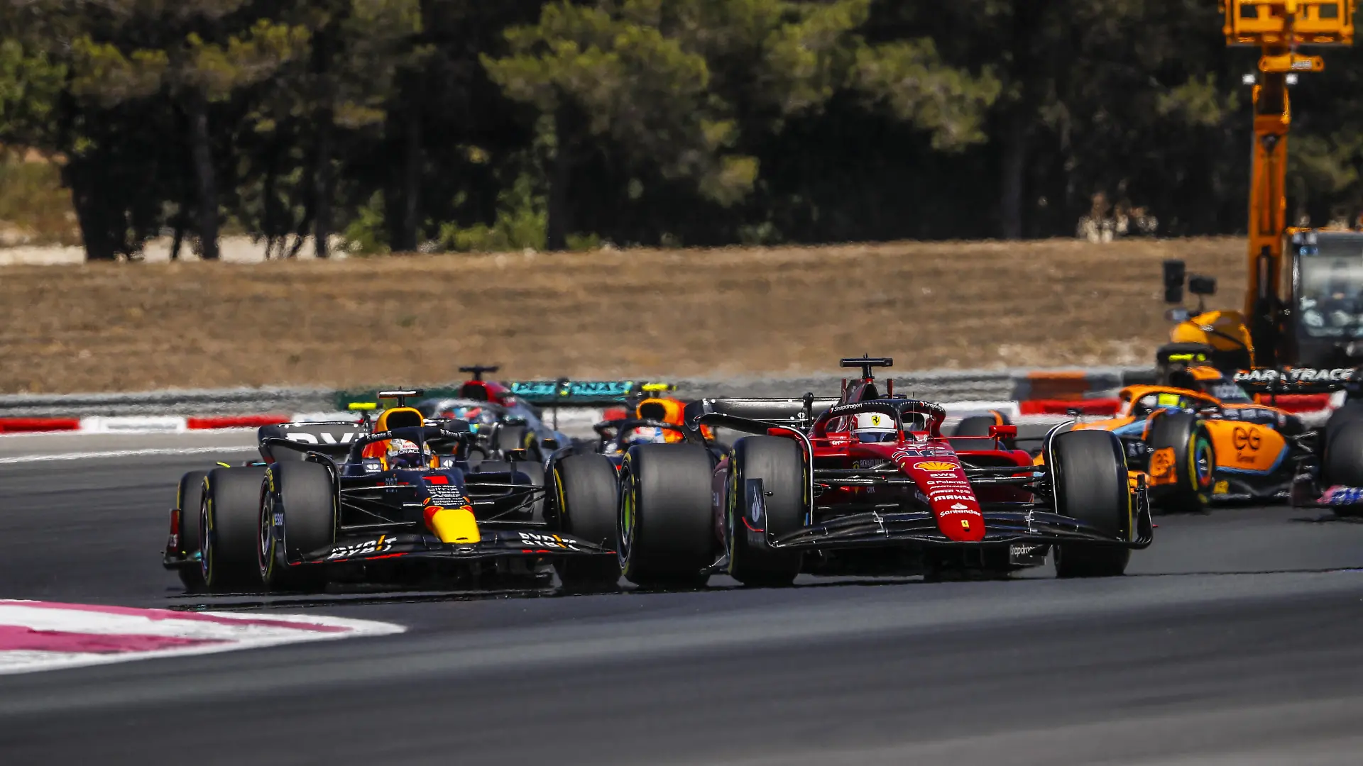 16 LECLERC Charles mco, Scuderia Ferrari F1-75, action, start with 01 VERSTAPPEN Max nld, Red Bull Racing RB18 the Formula 1 Lenovo Grand Prix de France, French Grand Prix 2022, 12th round of the 2022 FIA Formula One World Championship, WM, Weltmeisterschaft from July 22 to 24, 2022 on the Circuit Paul Ricard, in Le Castellet, France - F1 - FRENCH GRAND PRIX 2022 - RACE DPPI/Panoramic PUBLICATIONxNOTxINxFRAxITAxBEL _V2_0988