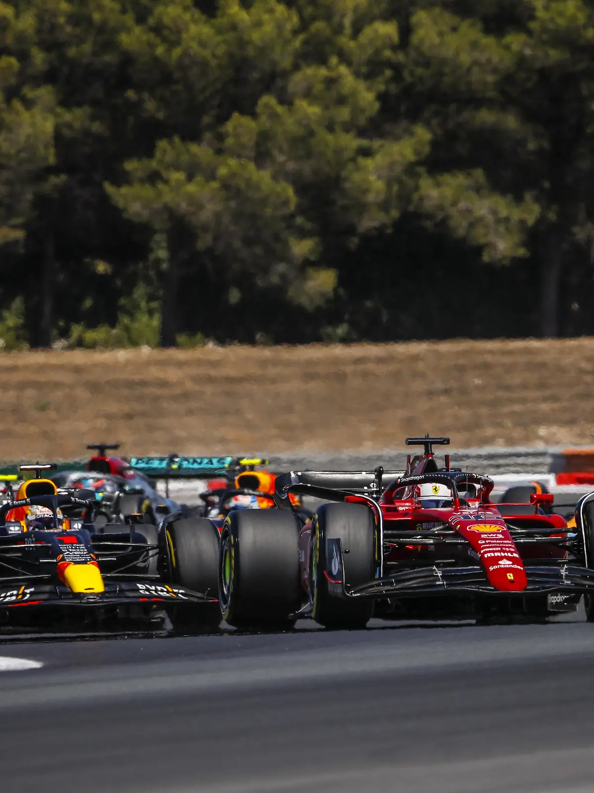 16 LECLERC Charles mco, Scuderia Ferrari F1-75, action, start with 01 VERSTAPPEN Max nld, Red Bull Racing RB18 the Formula 1 Lenovo Grand Prix de France, French Grand Prix 2022, 12th round of the 2022 FIA Formula One World Championship, WM, Weltmeisterschaft from July 22 to 24, 2022 on the Circuit Paul Ricard, in Le Castellet, France - F1 - FRENCH GRAND PRIX 2022 - RACE DPPI/Panoramic PUBLICATIONxNOTxINxFRAxITAxBEL _V2_0988 