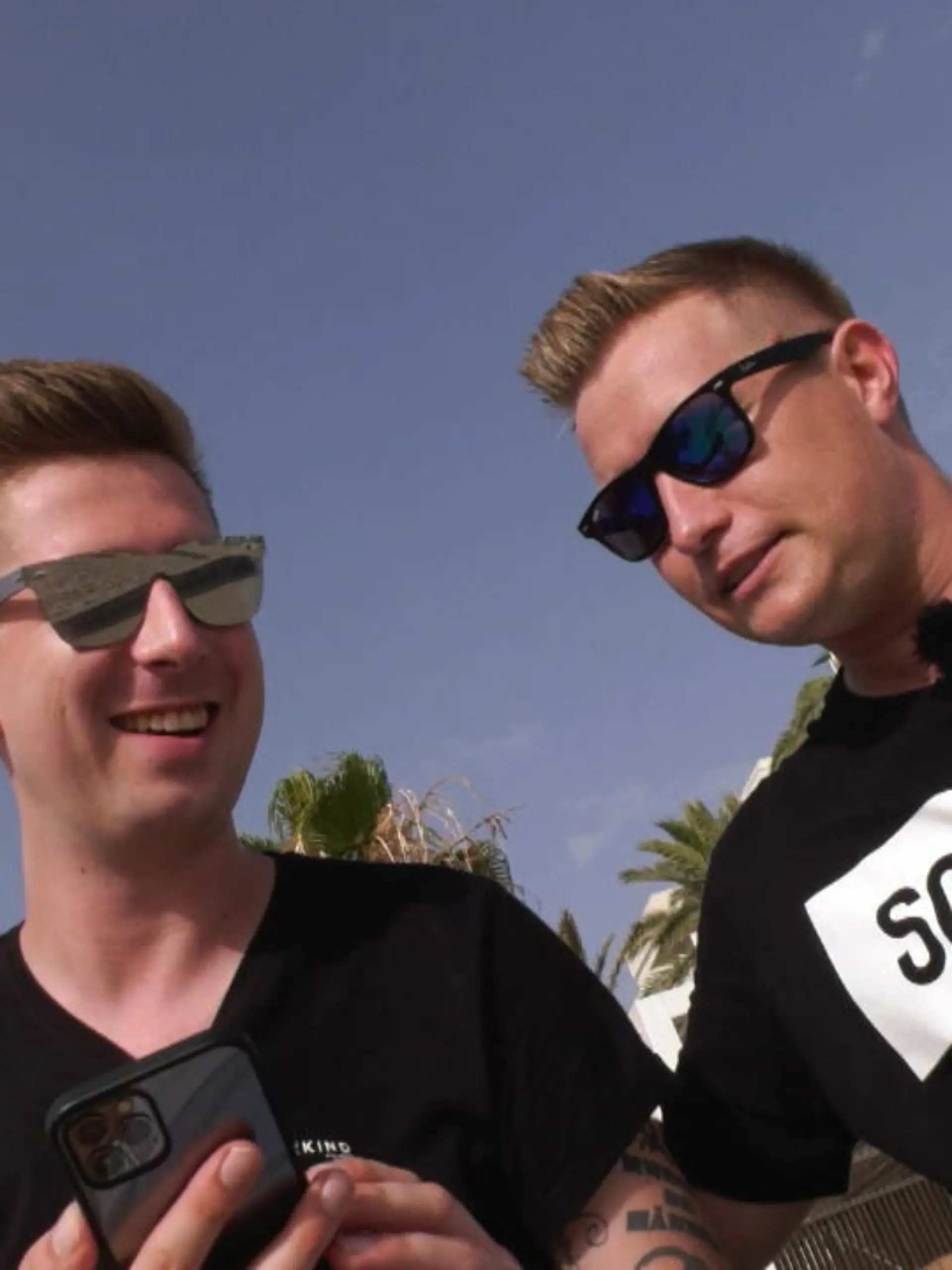 DJ Robin und Schürze singen den Mallorca-Hit "Layla".