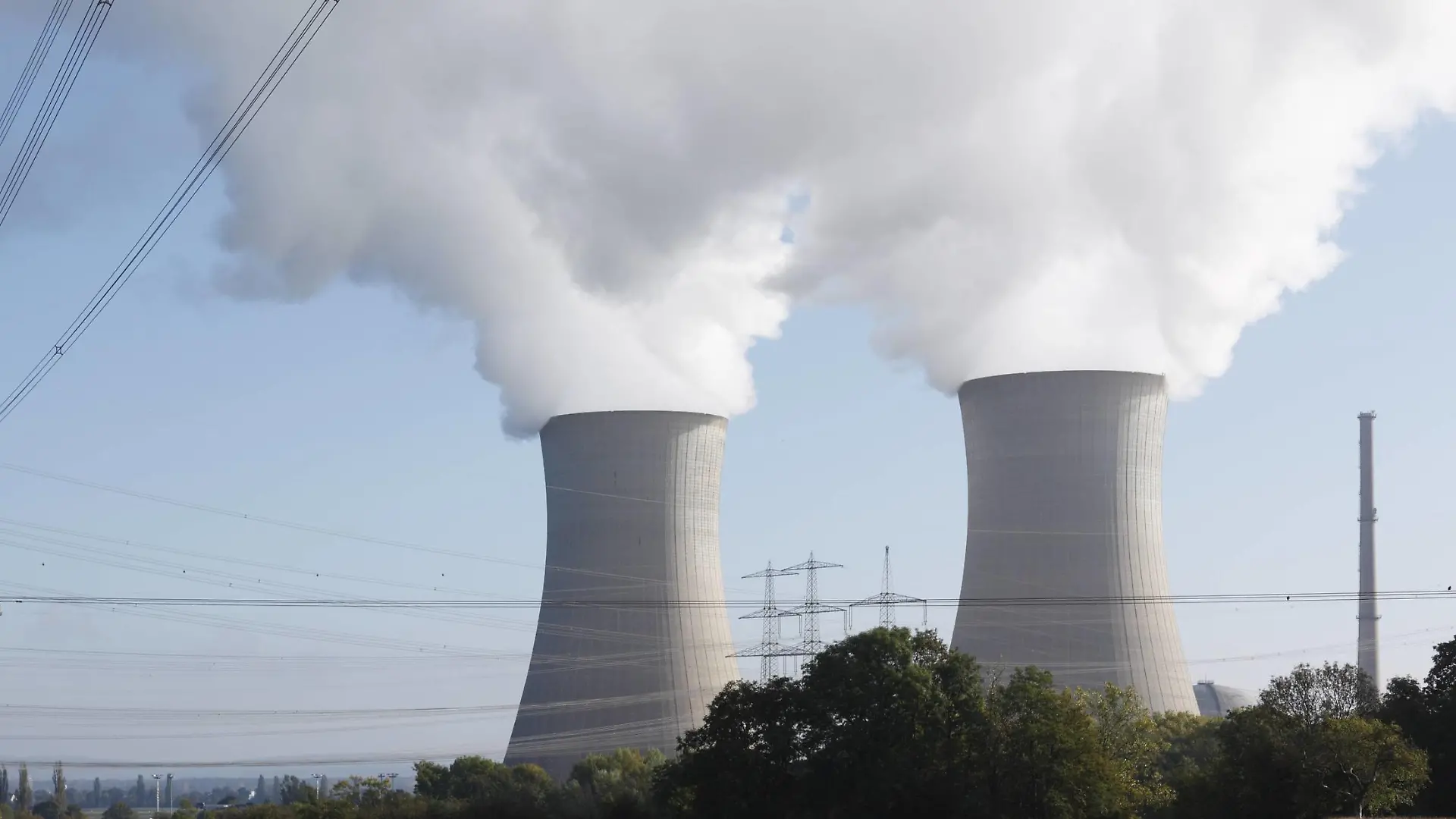 Germany, Bavaria, Grafenrheinfeld, View of nuclear electric power plant PUBLICATIONxINxGERxSUIxAUTxHUNxONLY SIEF002374