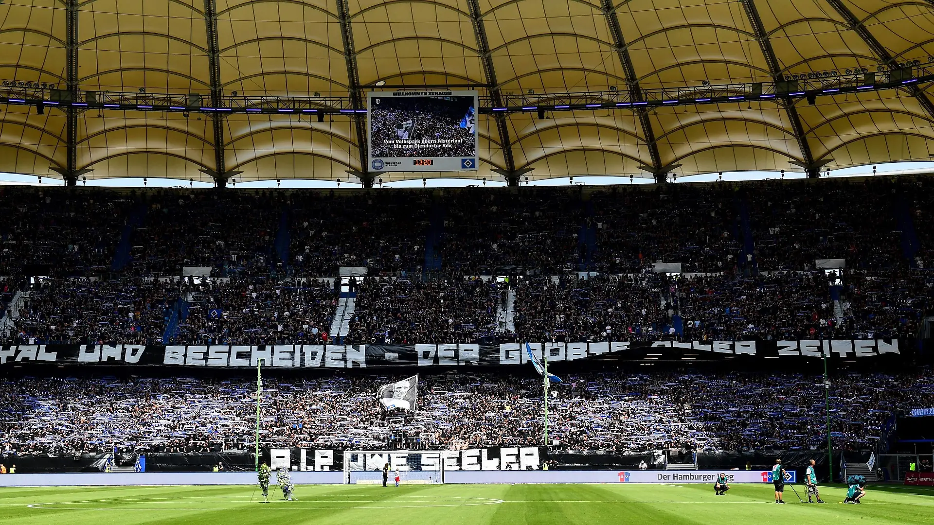 Fussball I Herren I 2.Bundesliga l Hamburger SV - F.C. Hansa Rostock I 02.Spieltag I Saison 2022-2023 I HSV I 24.07.2022 I HSV Nordkurve Choreo in Gedenken an UWE SEELER , Sportplatz : Volksparkstadion, Stellingen Hamburg Deutschland *** Football I Men I 2 Bundesliga l Hamburger SV F C Hansa Rostock I 02 Matchday I Season 2022 2023 I HSV I 24 07 2022 I HSV Nordkurve Choreo in memory of UWE SEELER , Sportplatz Volksparkstadion, Stellingen Hamburg Germany